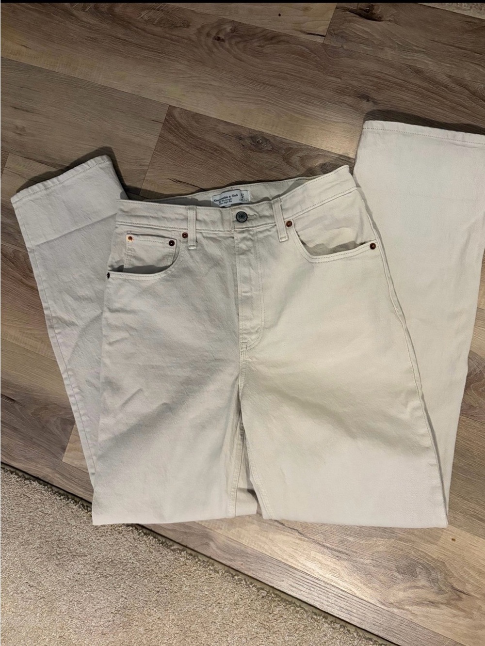 Abercrombie & Fitch Ultra High Rise 90s Straight Jeans in Ecru Cream, Size 4 / 2